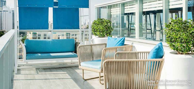 Another soft seating area with accompanying cabana encourages small groups of guests to meet and mingle.